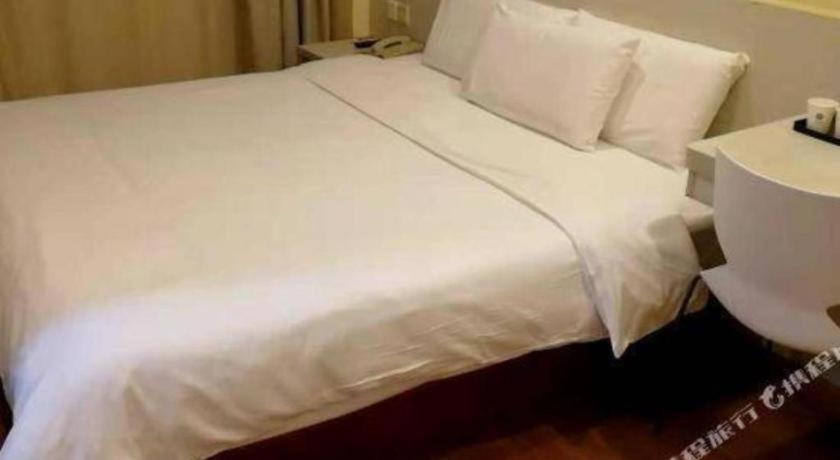 Hanting Zhenping Road Hotel 2*