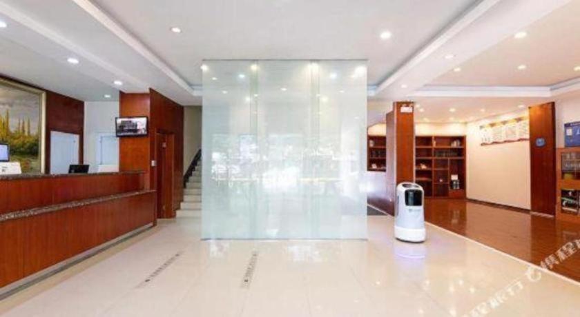 Hotel Hanting Zhenping Road 2*