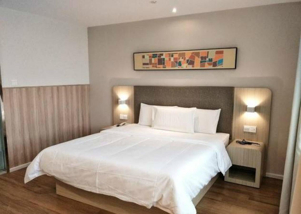 Hanting Zhenping Road Hotel 2*